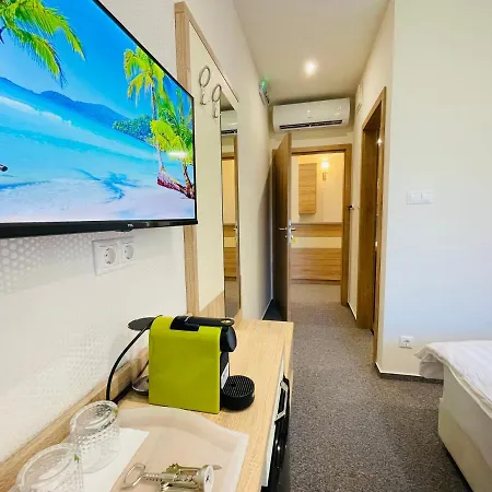 Mikes Deluxe Apartament