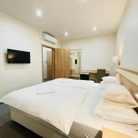 Mikes Deluxe Lägenhet *