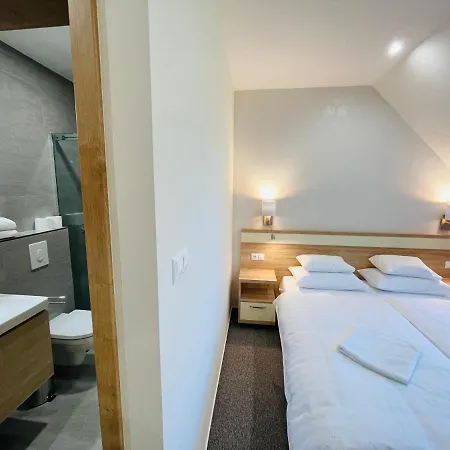 Mikes Deluxe Apartment *