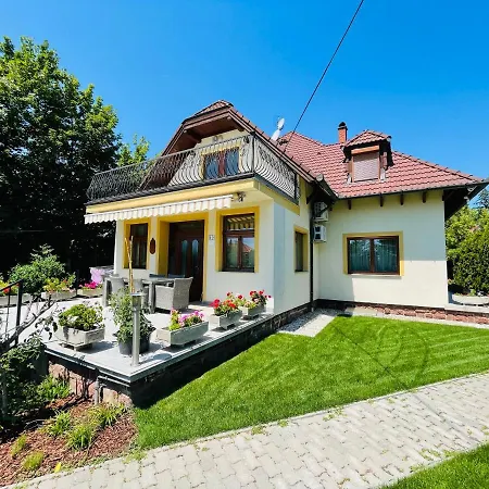 Mikes Deluxe Balatonfured