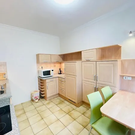 Mikes Deluxe Apartament *