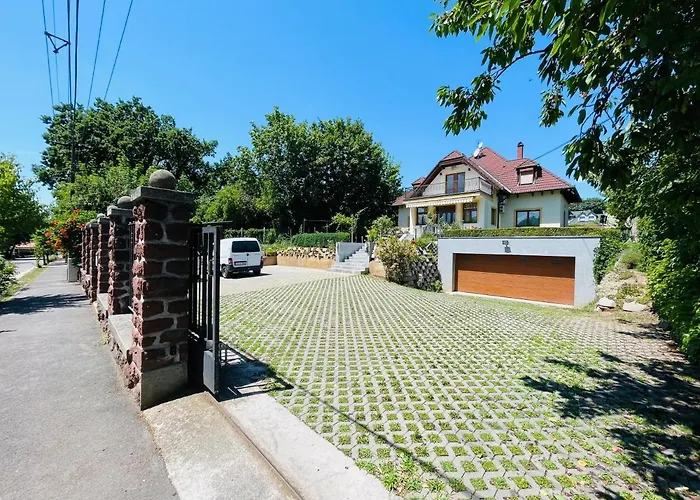 Apartment Mikes Deluxe