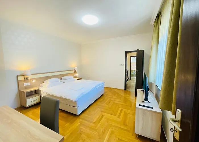 Apartment Mikes Deluxe